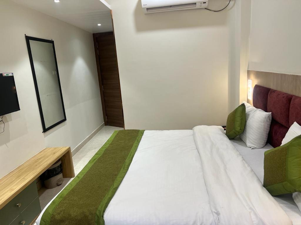 Hotel Utsav Grand Varanasi